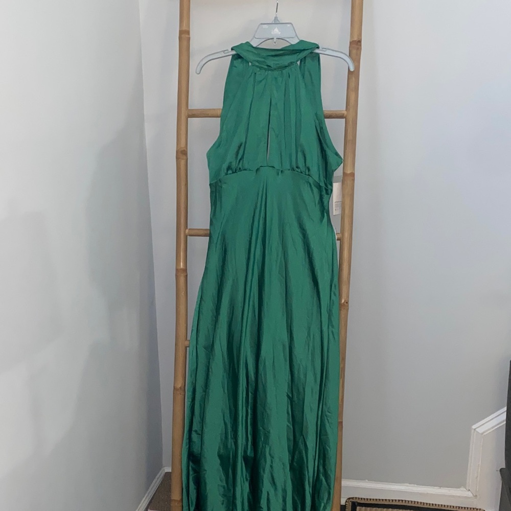 Elegant Green Sleeveless Dress - Picture 1 of 8